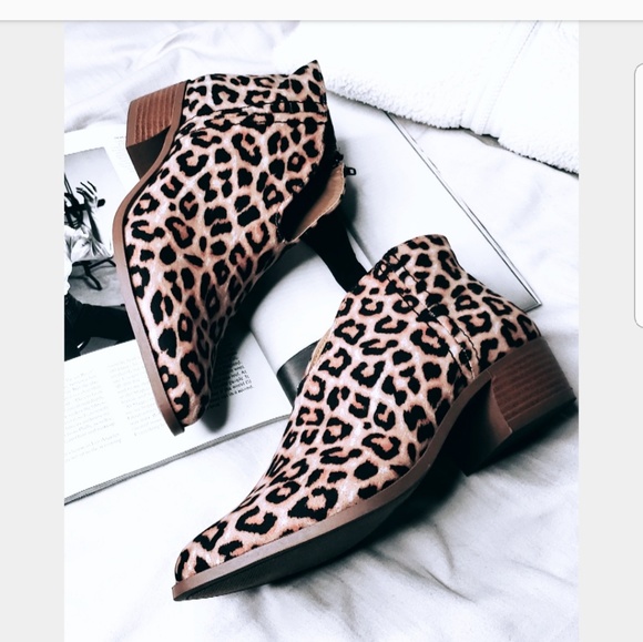 🆕️//The Frankie// Leopard print Bootie - Picture 3 of 3